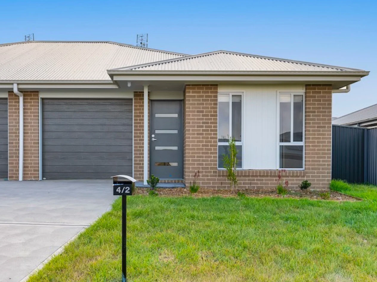 2/4 Riparian Cct, Cessnock NSW 2325