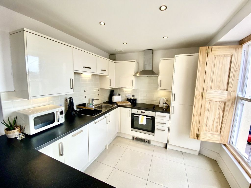 Additional image 3 of 1 bed flat for saleFlat 7 Northcliffe House, High Street, Tenby, Pembrokeshire SA70