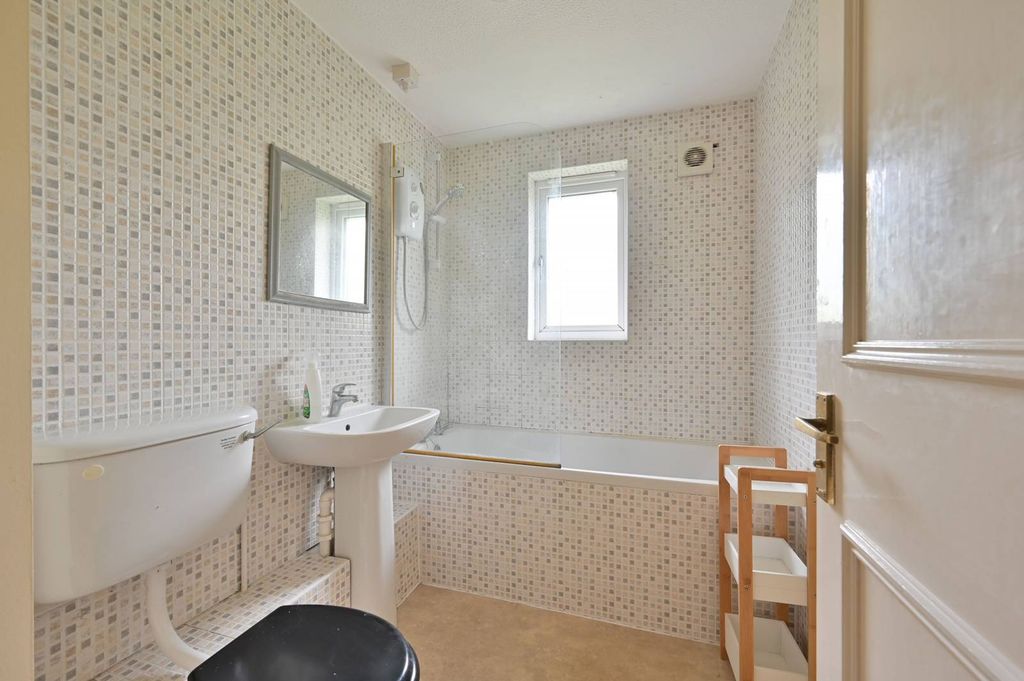 Additional image 5 of 1 bed flat for saleCourtlands Close, Watford WD24