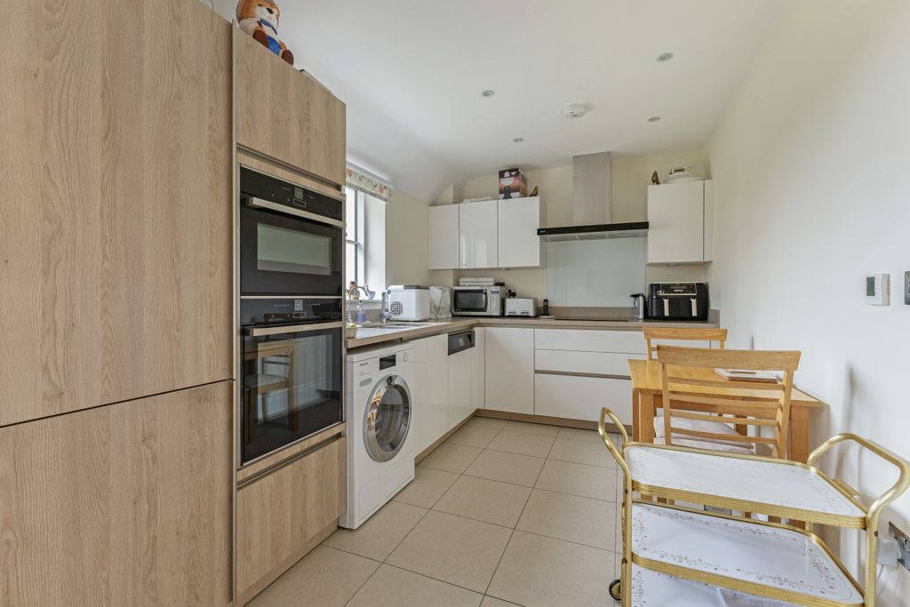 Additional image 2 of 2 bed flat for saleTempleton Road, Hungerford RG17