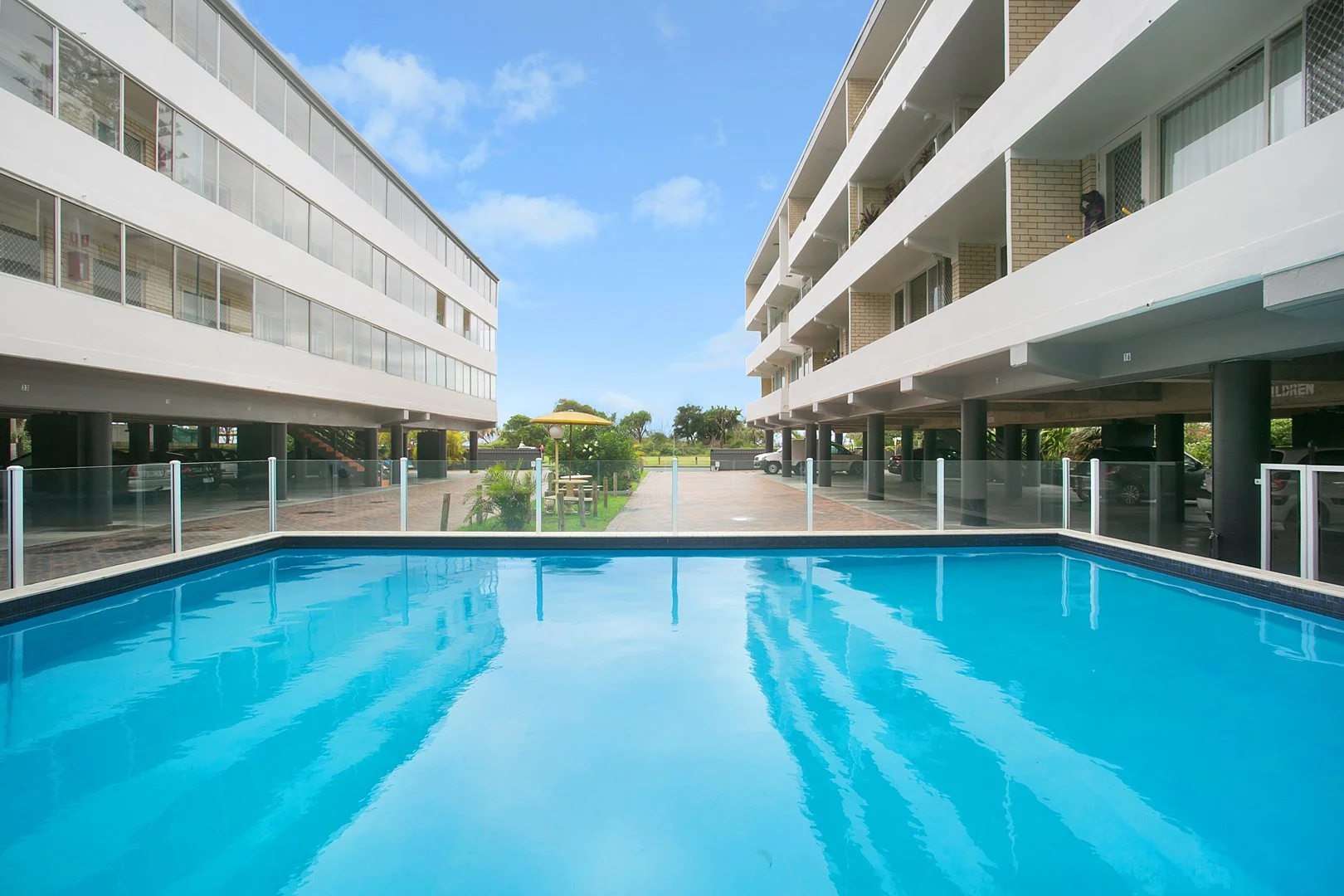 17/136 Old Burleigh Road, Broadbeach QLD 4218