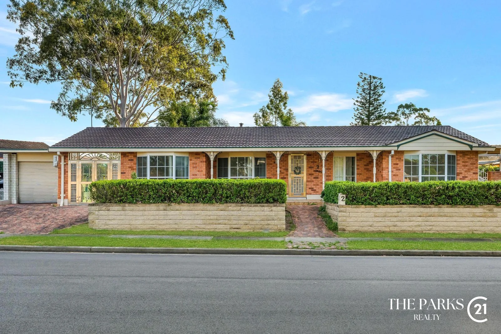 2 Glenfern Crescent, Bossley Park NSW 2176