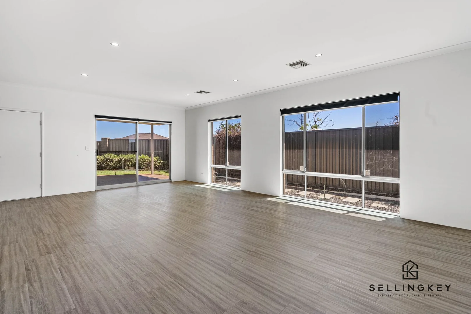 1 GOSSAN CHASE, Piara Waters WA 6112 photo 2