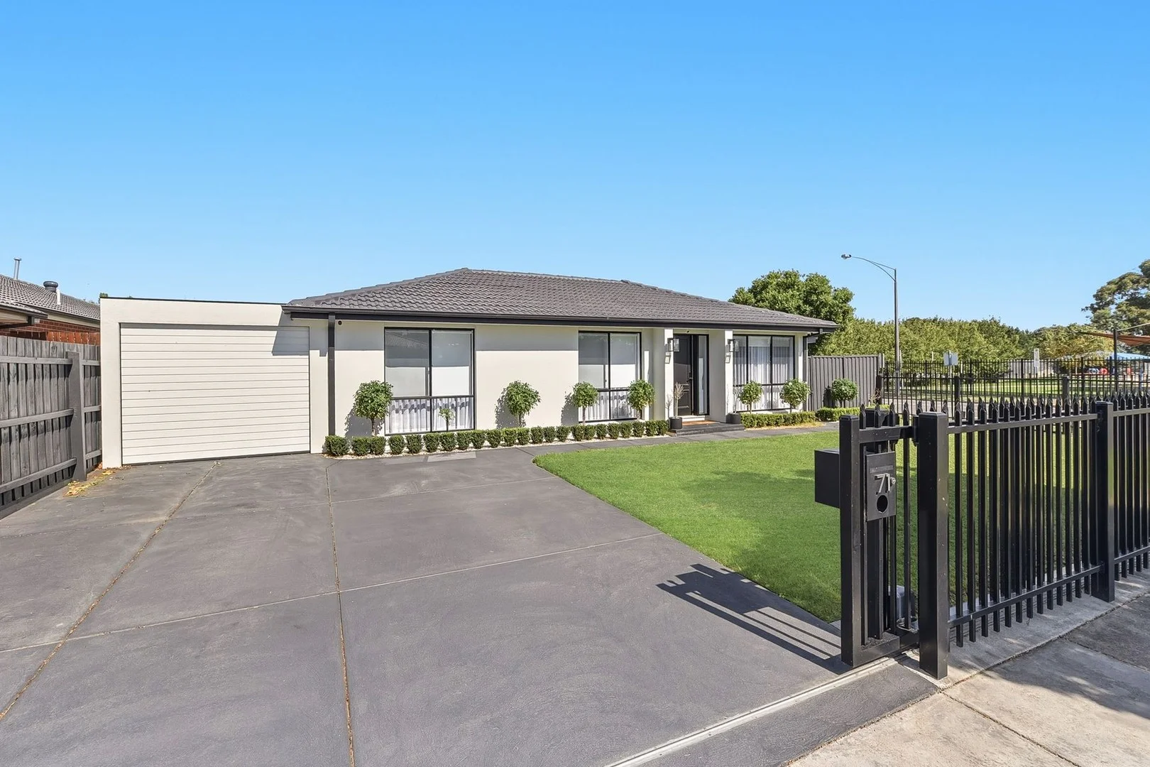 71 Crossdale Rise, Endeavour Hills VIC 3802