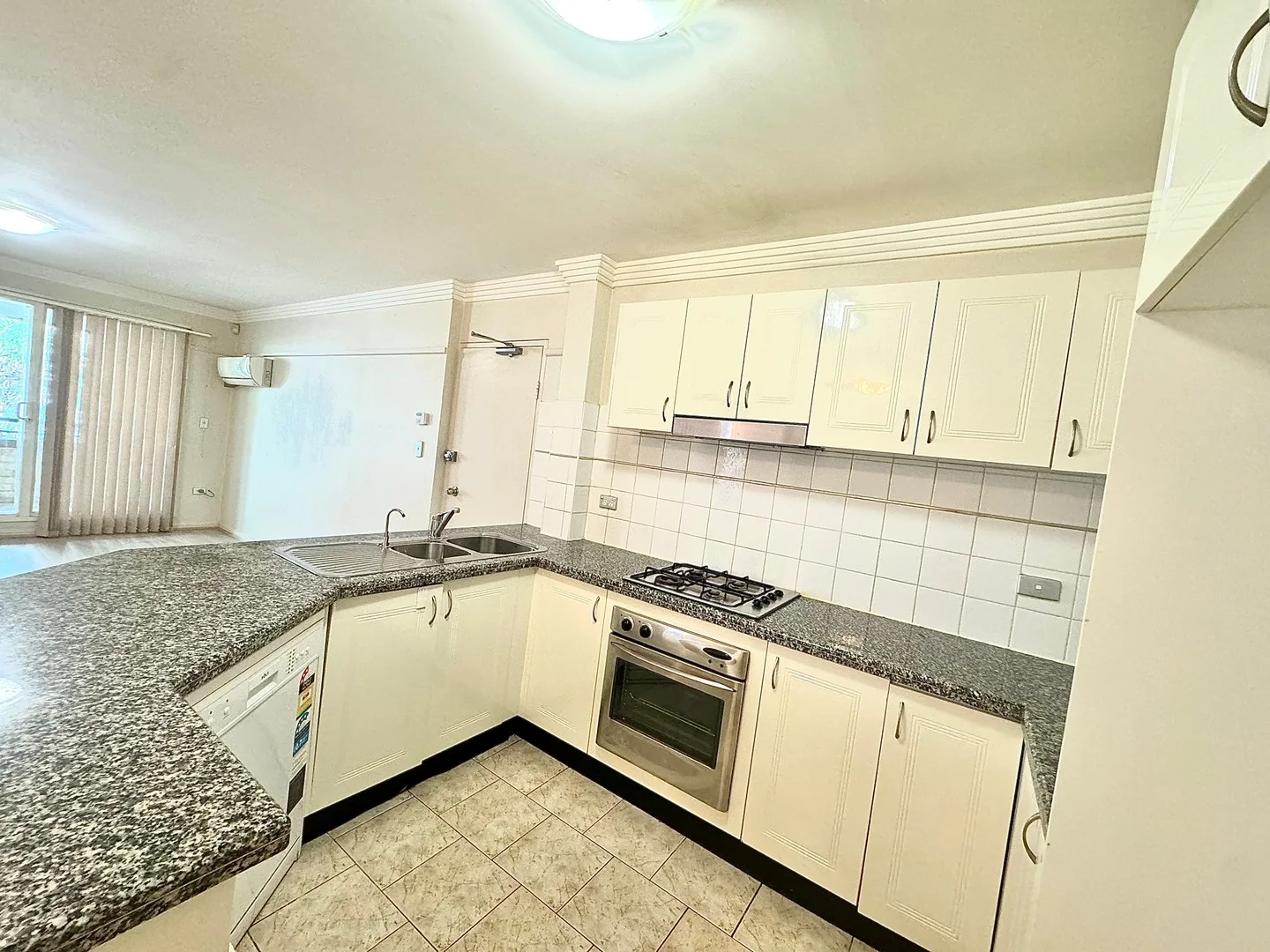 14/392-402 Windsor Rd, Baulkham Hills NSW 2153