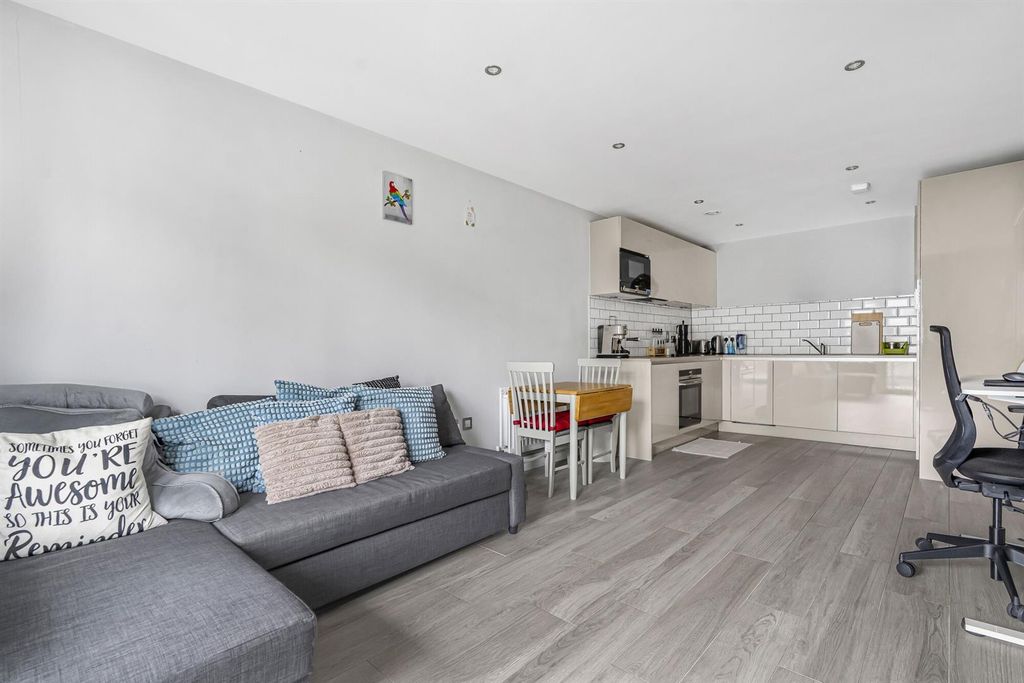 Additional image 6 of 1 bed flat for saleAlder House, Wallingford Way, Maidenhead SL6
