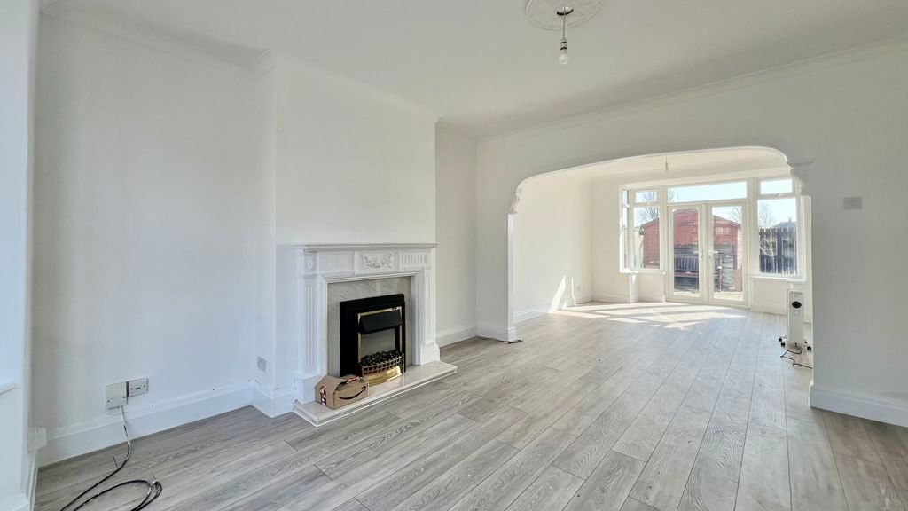 Additional image 7 of 6 bed detached house for saleStation Road, Scunthorpe DN15