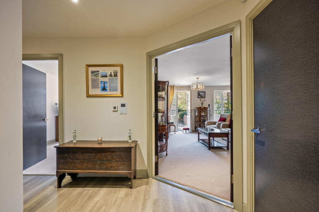 Canford Cliffs Road, Canford Cliffs, Poole, Dorset, BH13 photo 5