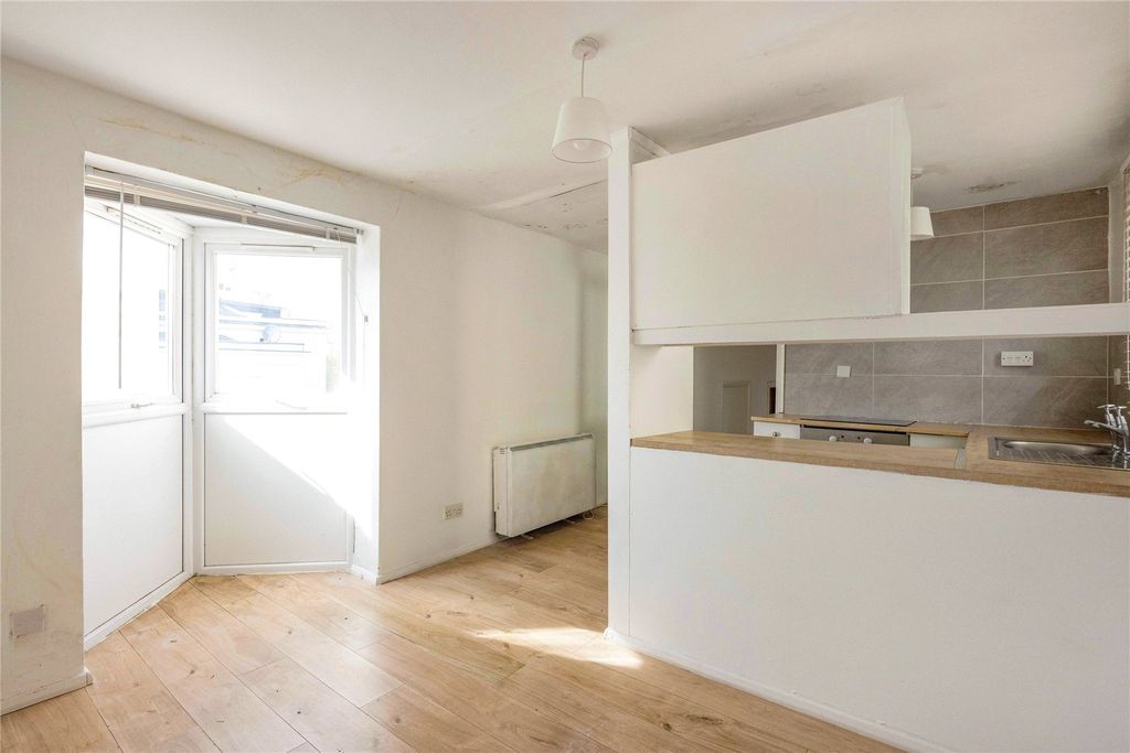 Additional image 5 of 19 bed flat for saleClarence Road, Cheltenham, Gloucestershire GL52