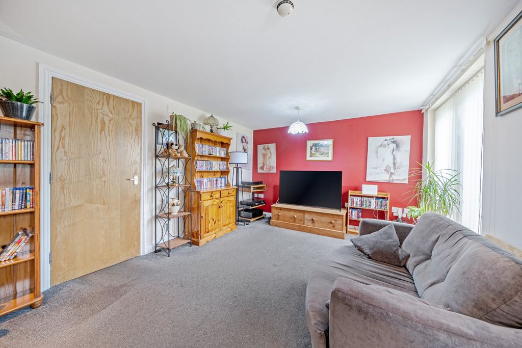 Additional image 5 of 6 bed flat for saleWortley Road, Leeds, West Yorkshire LS12
