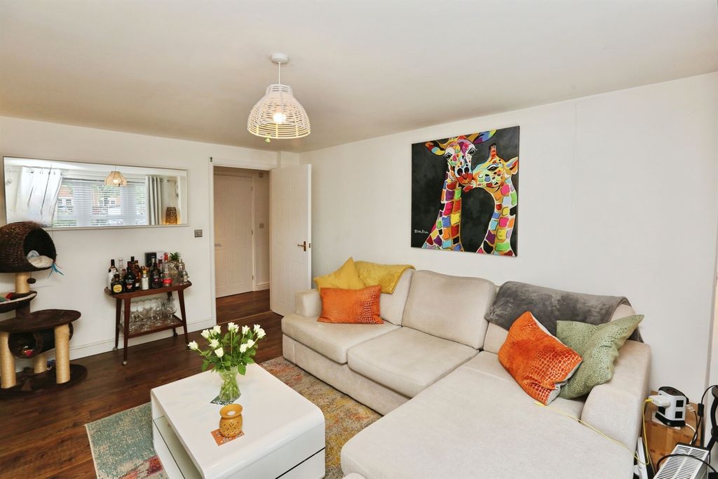 Additional image 4 of 2 bed flat for saleFawn Crescent, Hedge End, Southampton SO30