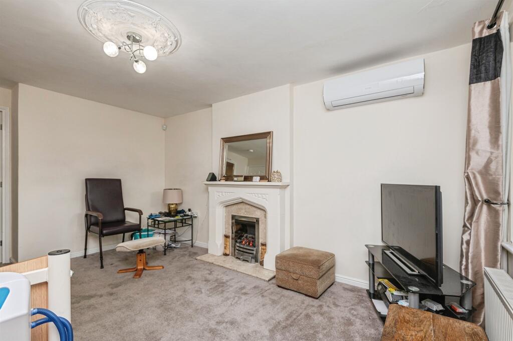Flaxen Court, Bradford photo 3