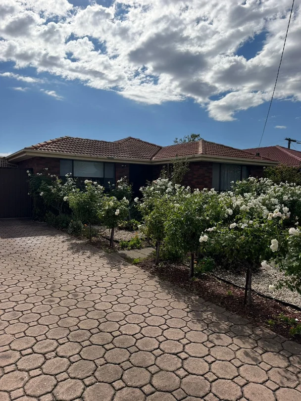 90 Main Road East, St Albans VIC 3021