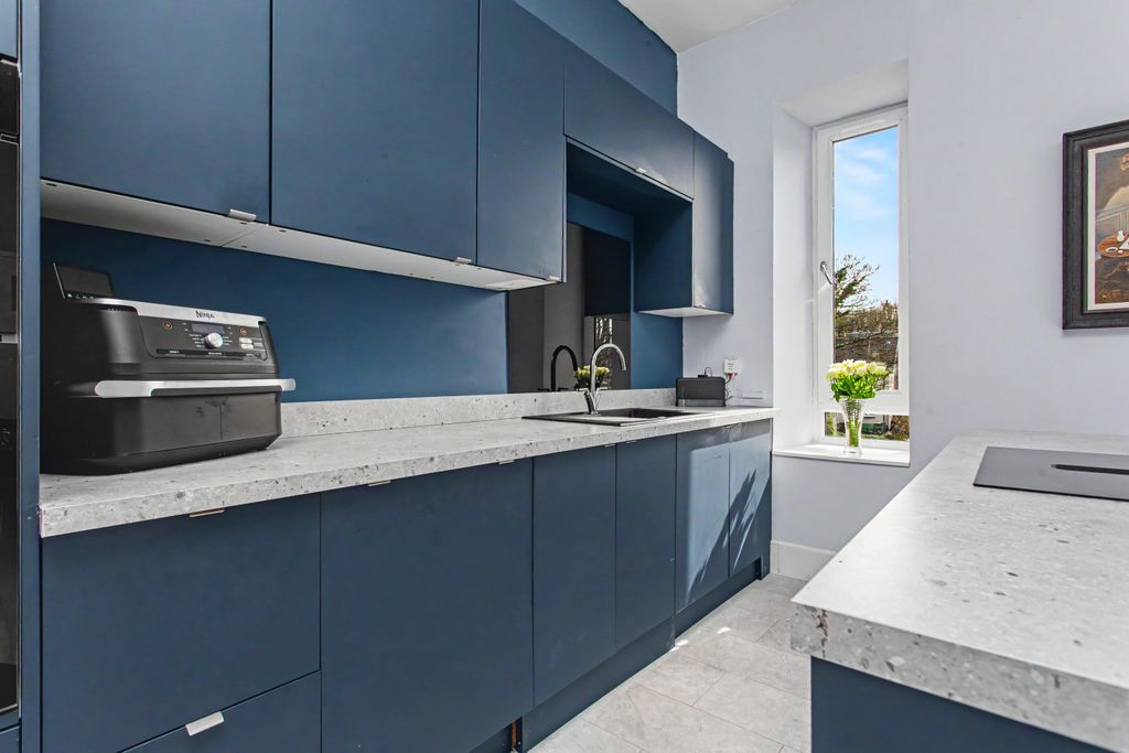 Additional image 3 of 4 bed flat for sale1/1 83 Maxwellton Road, Paisley PA1