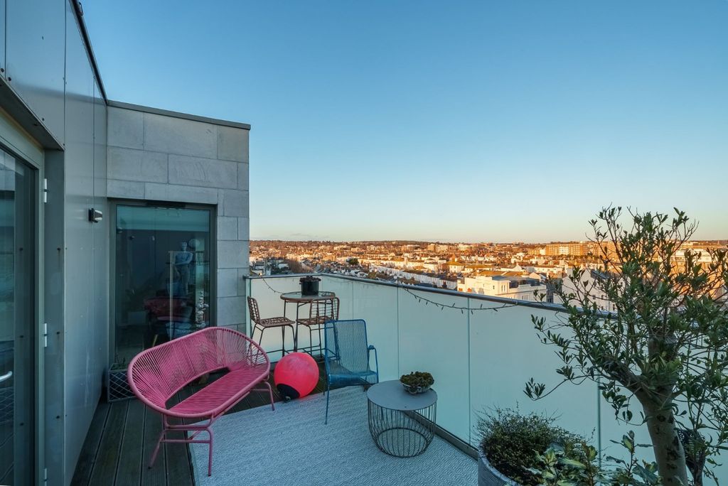 Additional image 4 of 3 bed flat for saleKingsway, Hove BN3