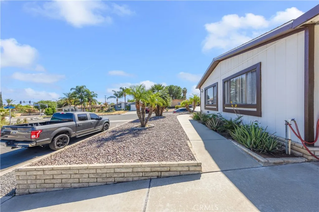 602 Roadrunner Way, Perris, CA 92570 photo 5