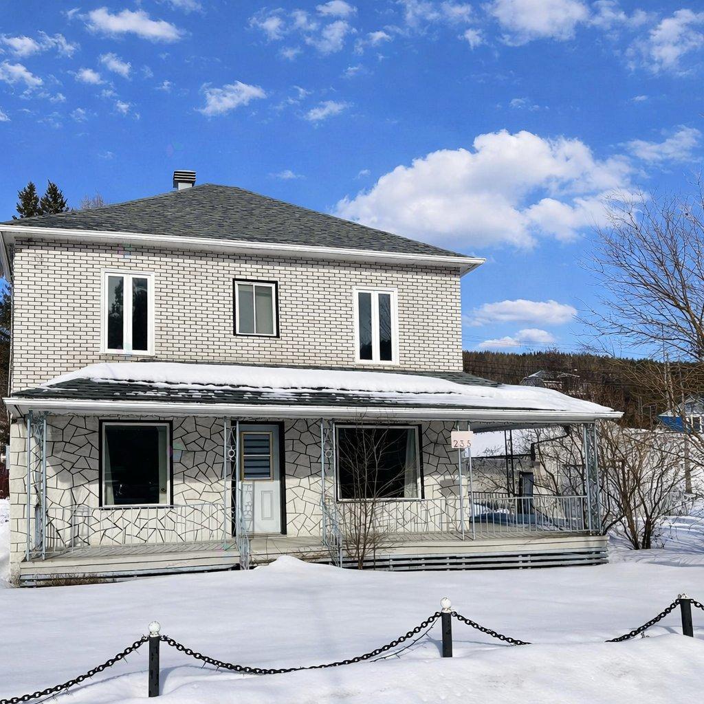235 Rue Desbiens
