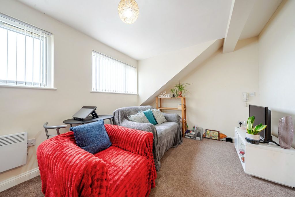 Additional image 14 of 6 bed flat for saleWortley Road, Leeds, West Yorkshire LS12