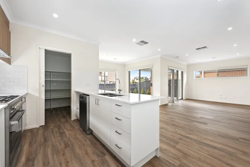 Additional image 2 of 72 Cinnamon Drive, Lake Gardens VIC 3355