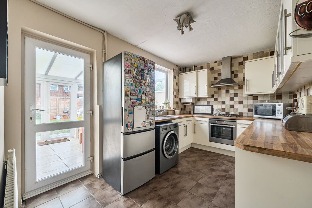 Additional image 3 of 3 bed terraced house for saleSkydmore Path, Slough, Berkshire SL2