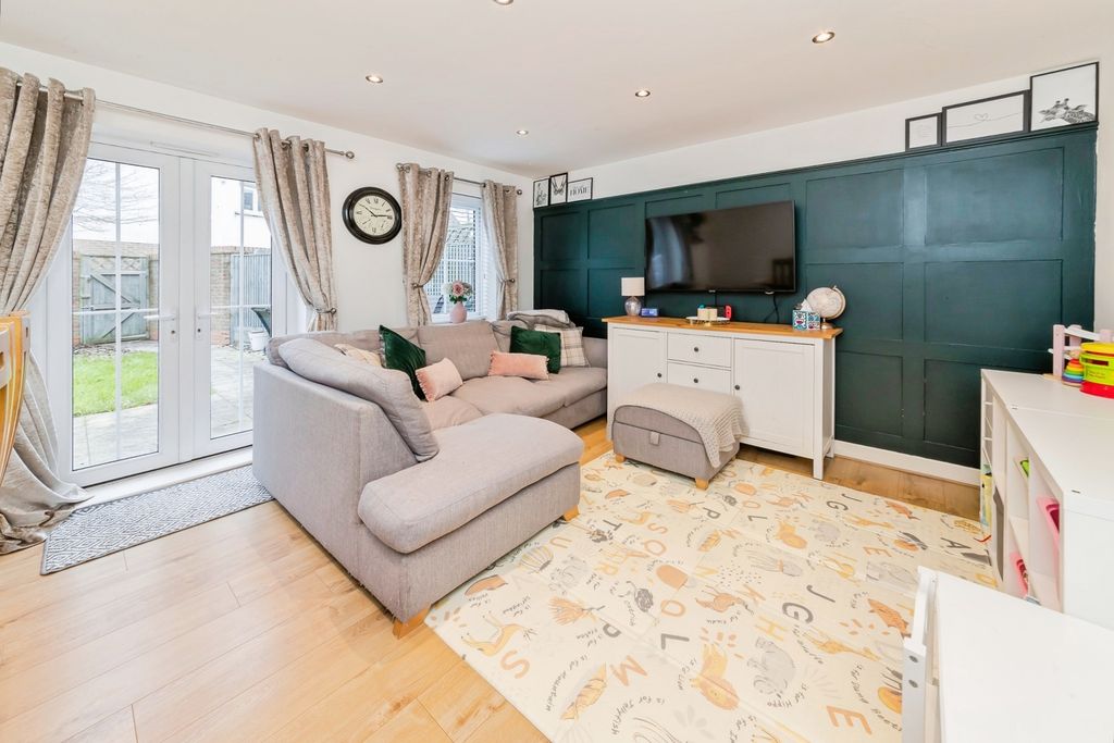 Additional image 2 of 2 bed semi-detached house for saleHolmbush End, Faygate, Horsham, West Sussex RH12