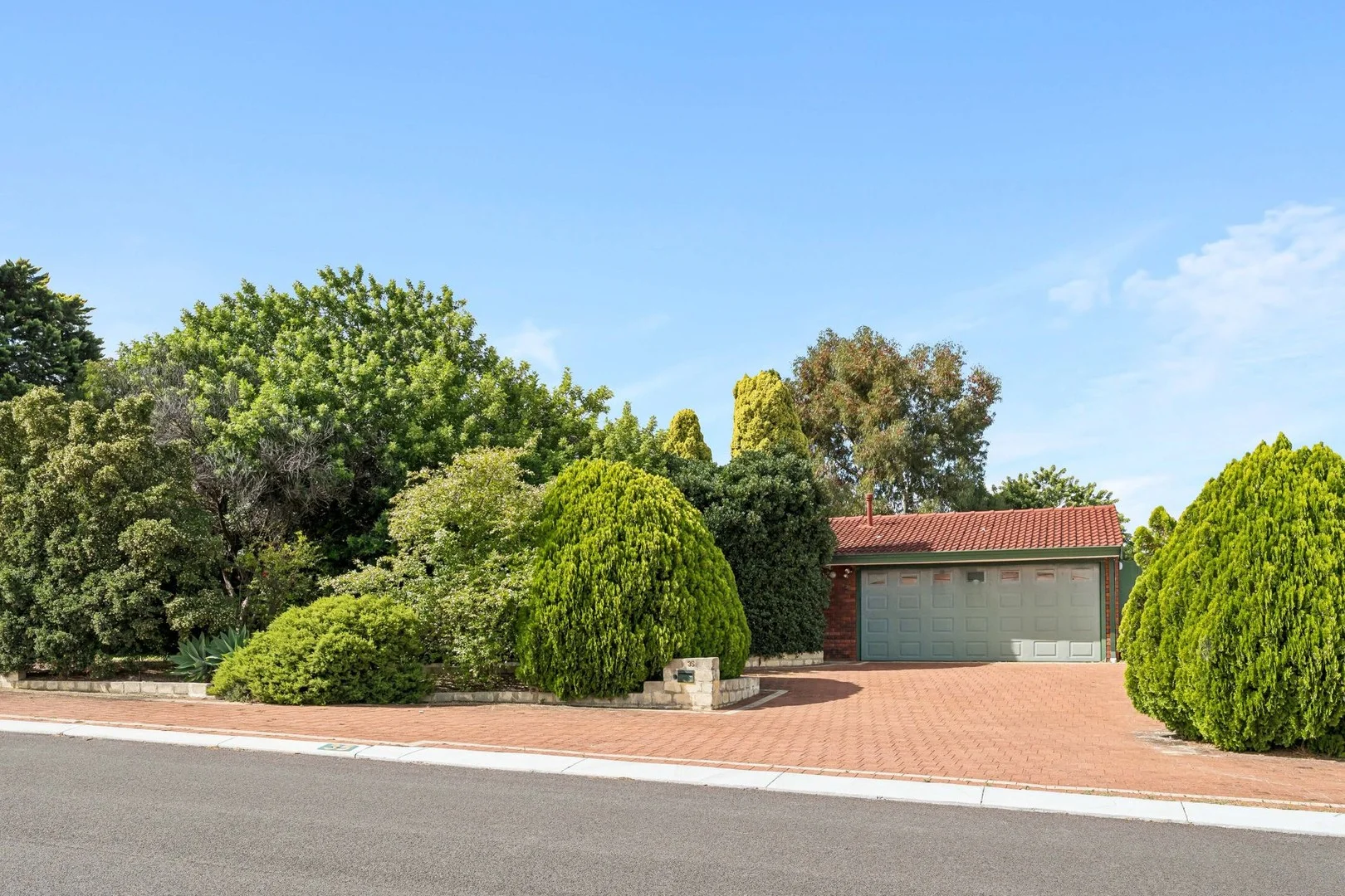 35 Durban Cres, Kingsley WA 6026