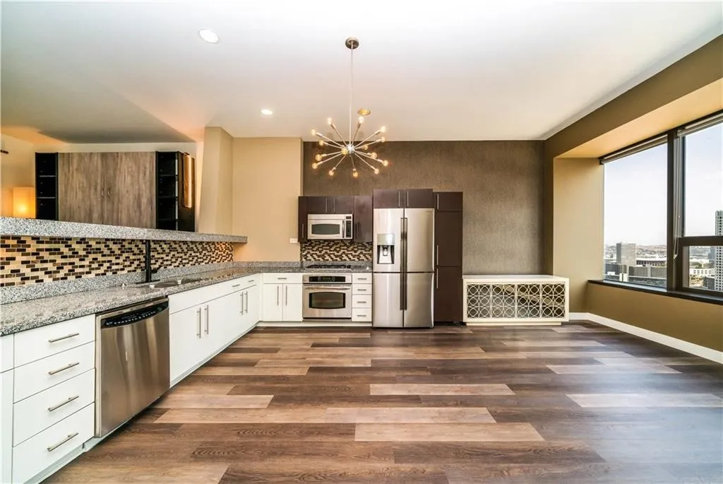 Additional image 10 of 1100 Wilshire Blvd Unit 2707, Los Angeles, CA 90017