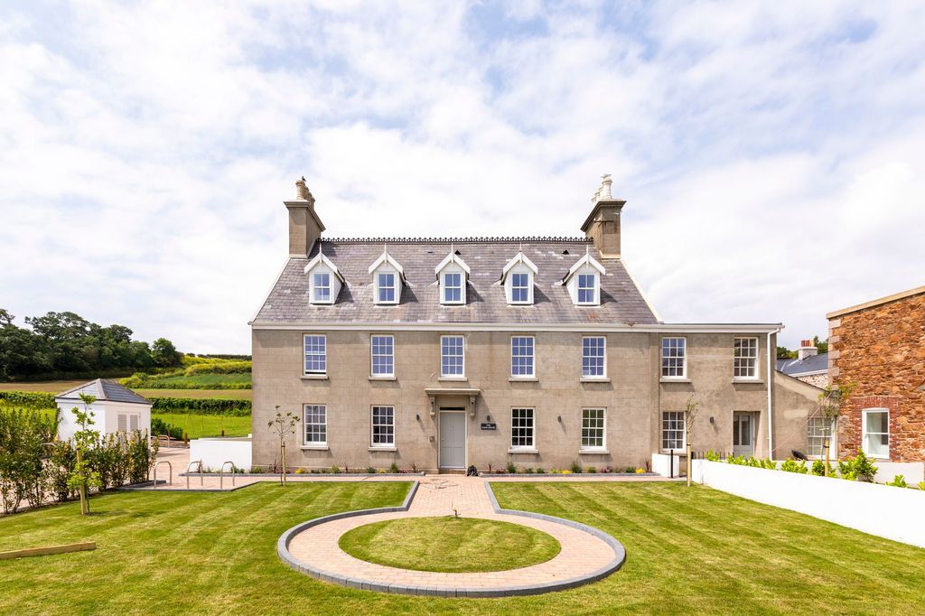 2 bed flat for saleApt 5 The Farm House, Heritage Farm, St Clement JE2