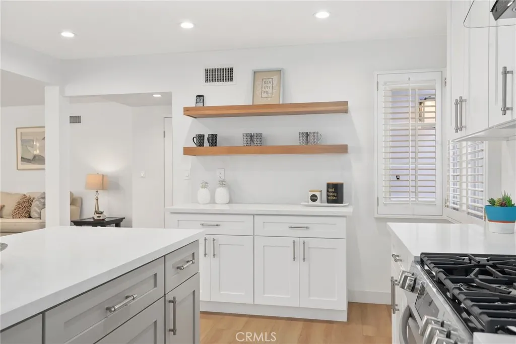 Additional image 37 of 23312 Ostronic Dr, Woodland Hills, CA 91367