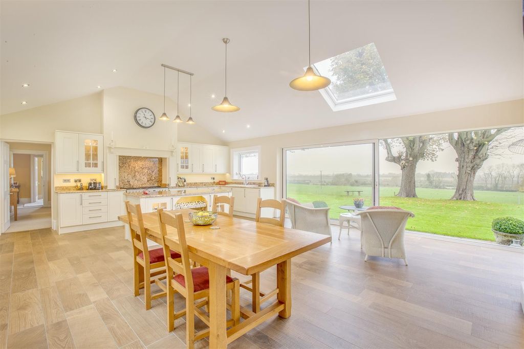 Additional image 2 of 6 bed detached house for saleThe Ride, Totternhoe, Bedfordshire LU6