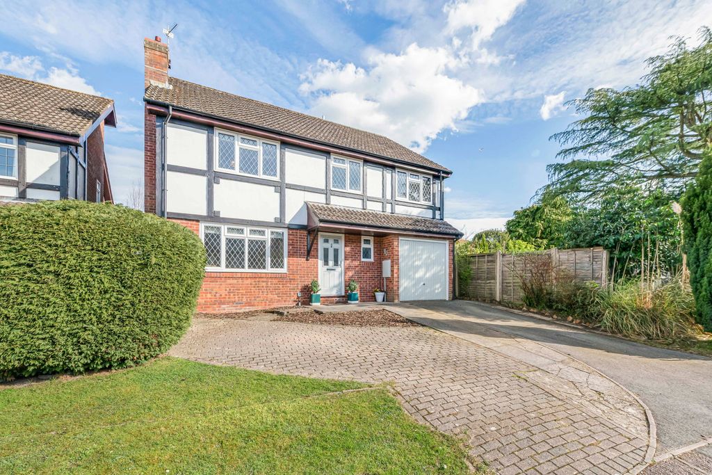 4 bed detached house for saleFoxleigh Chase, Horsham, West Sussex. RH12