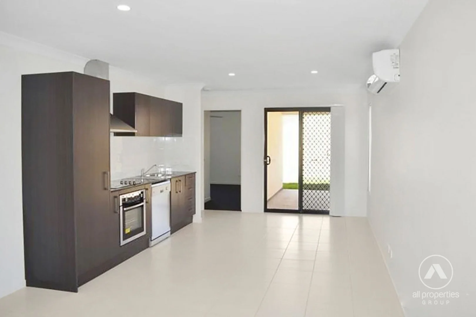 40 PARKLAND CIRCUIT, Pimpama QLD 4209 photo 2