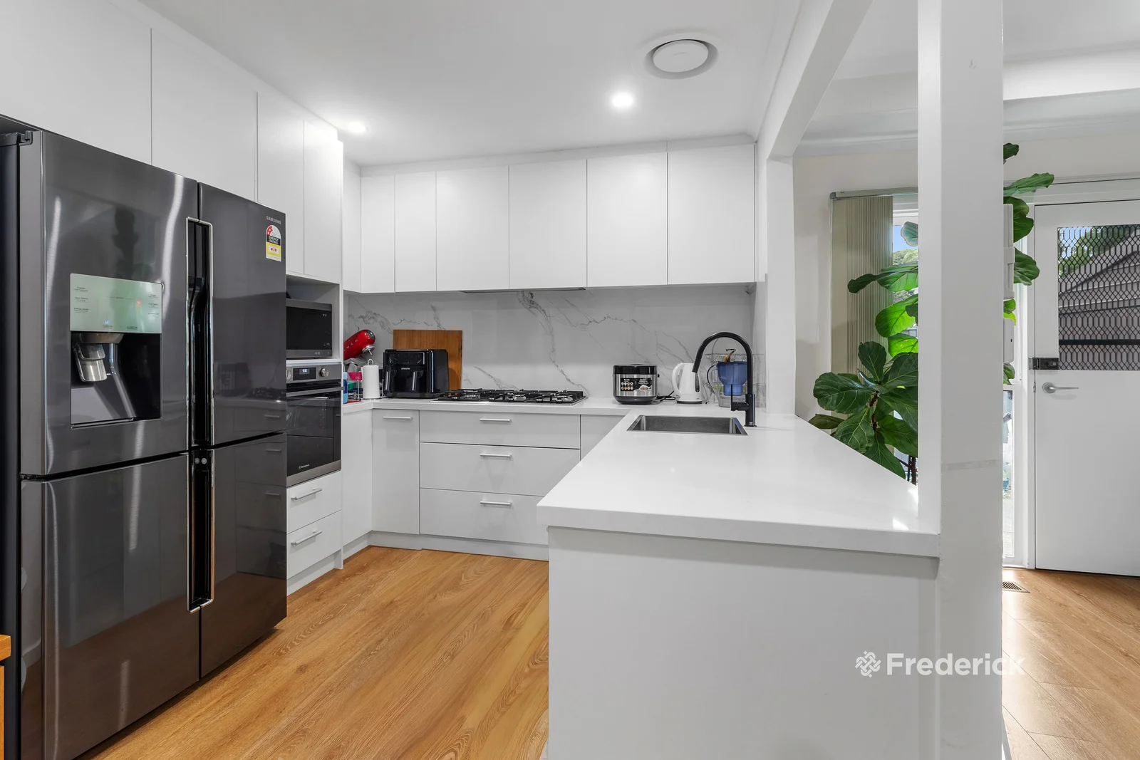 13 Bertha Street, Springvale VIC 3171 photo 4