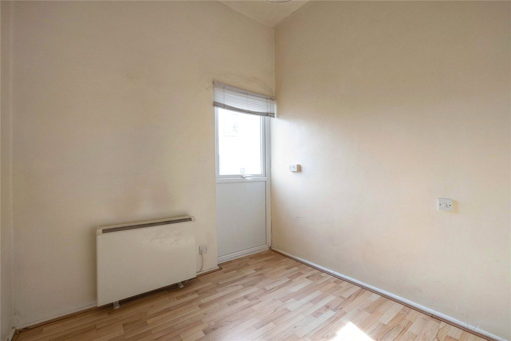 Additional image 10 of 19 bed flat for saleClarence Road, Cheltenham, Gloucestershire GL52