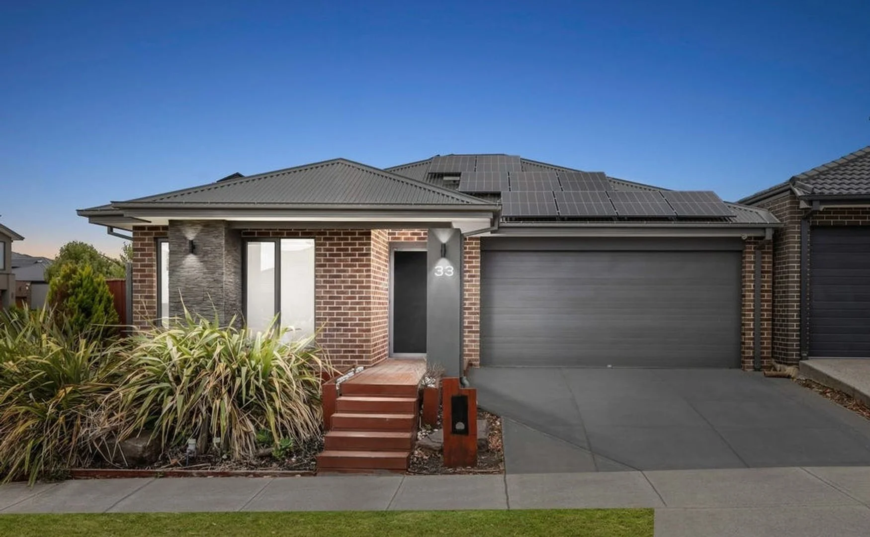 33 Rathdowne Drive, Mickleham VIC 3064