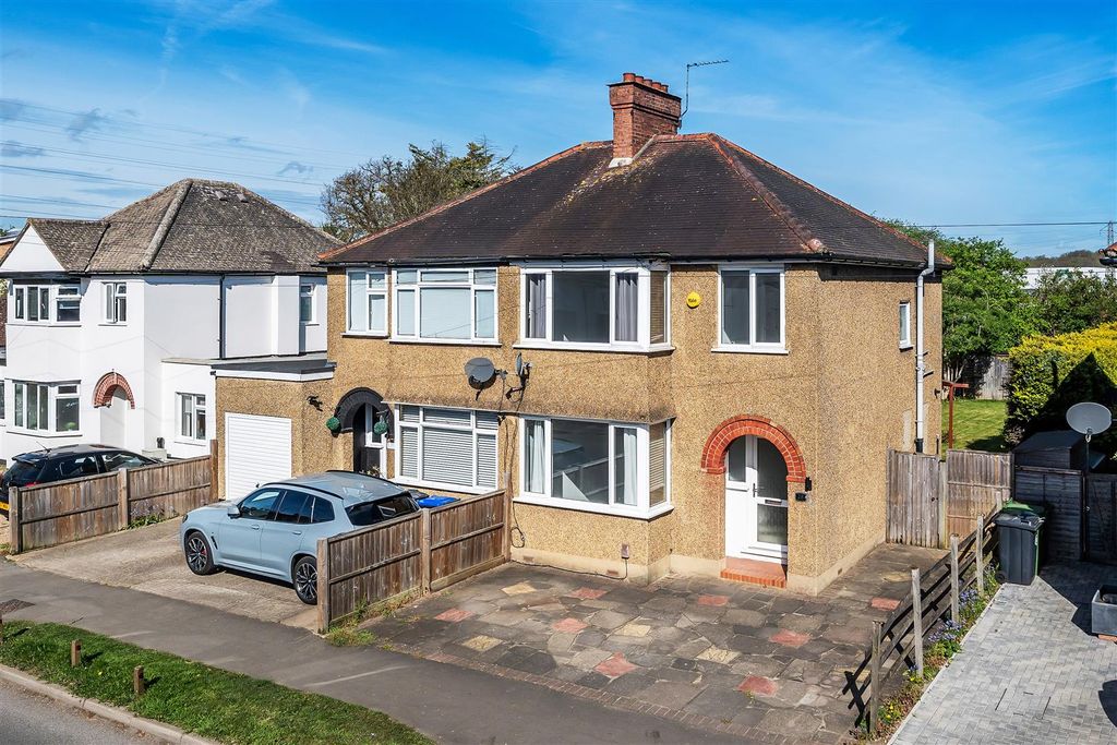 3 bed semi-detached house for saleCleeve Road, Leatherhead KT22