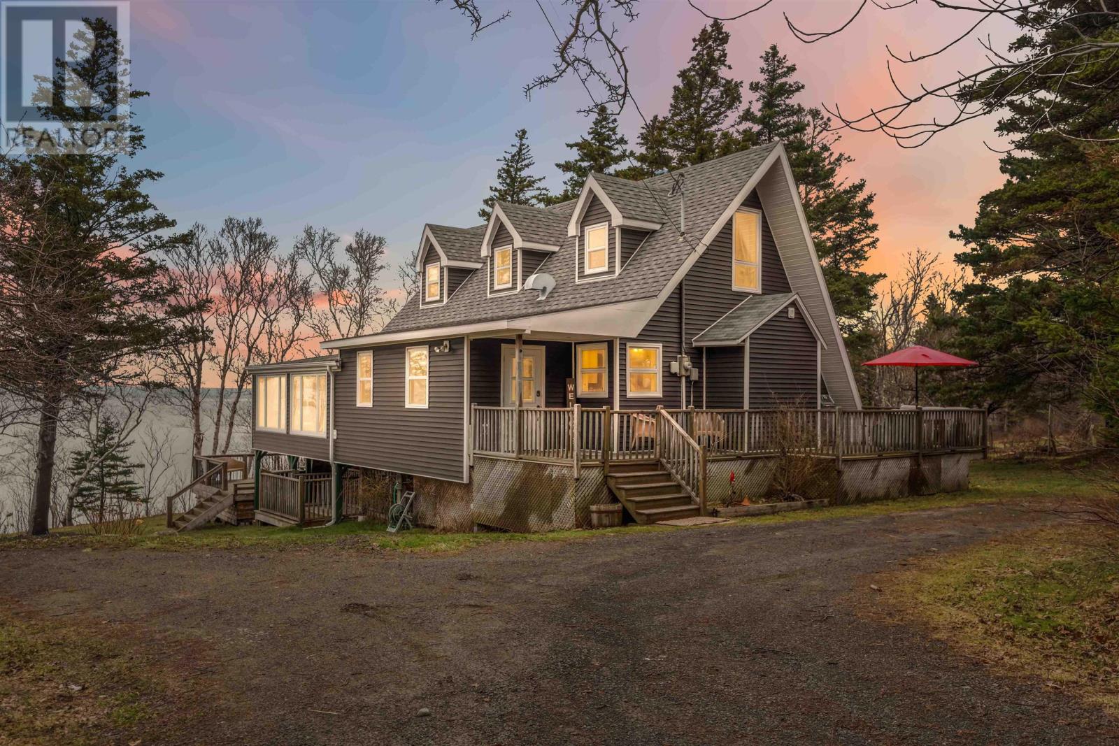 7055 Highway 101