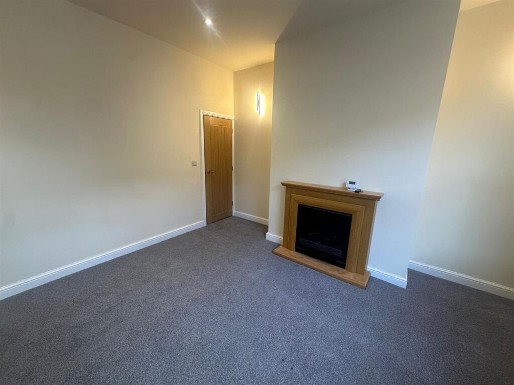 Oakworth Road, Keighley photo 3