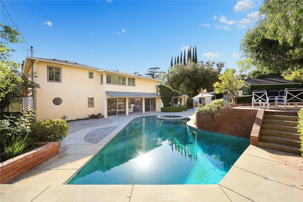 537 Cumberland Rd, Glendale, CA 91202