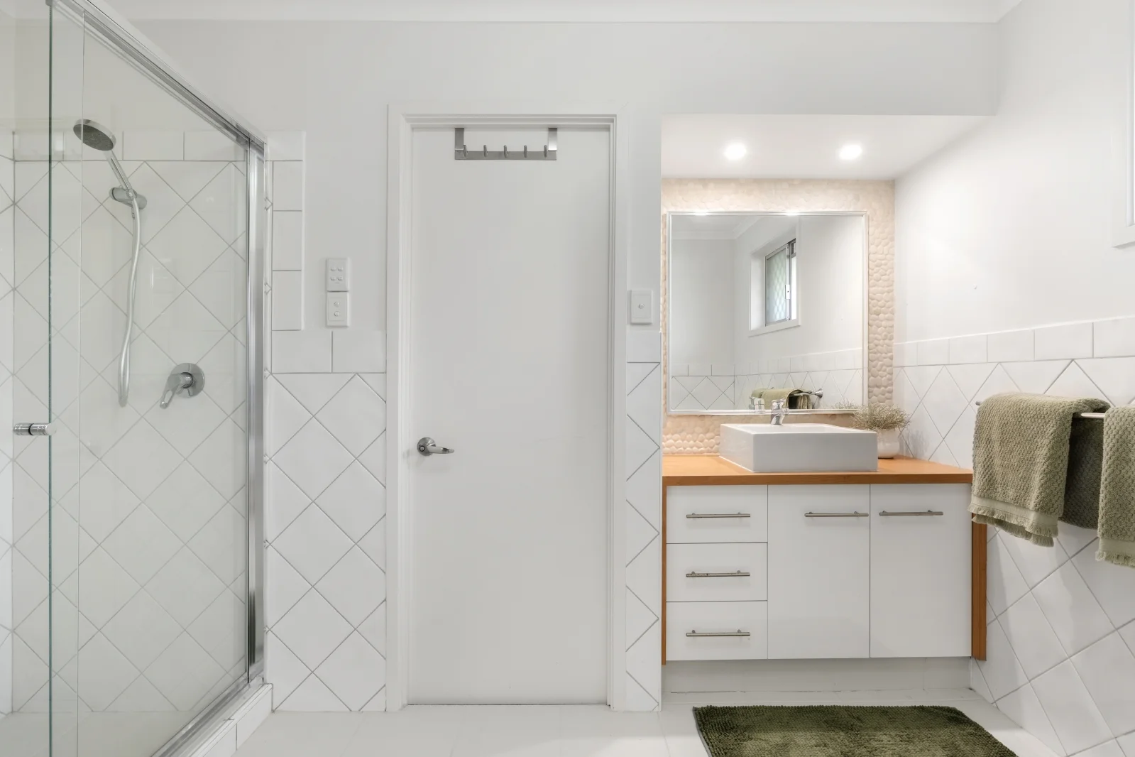 Additional image 10 of 39 Beverley Crescent, Broadbeach Waters QLD 4218