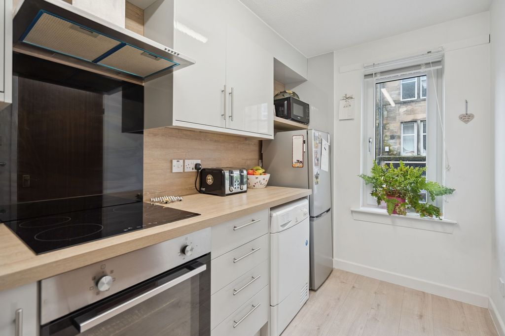 Additional image 4 of 2 bed flat for saleUpper Craigs, Stirling FK8