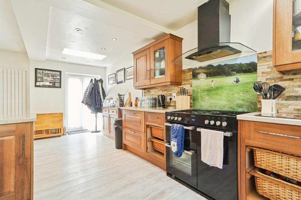 Braithwaite Edge Road, Keighley photo 3