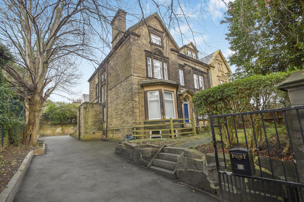 Emm Lane, Bradford