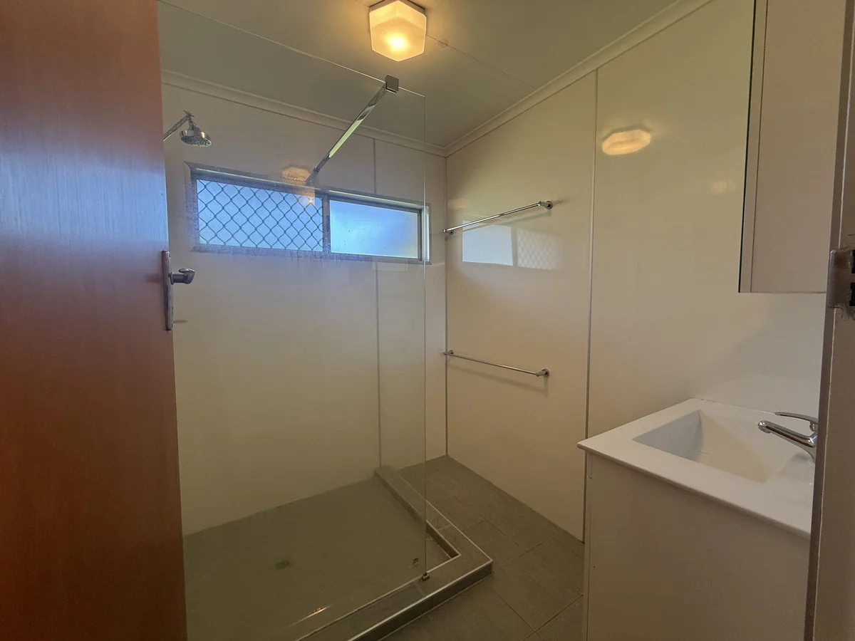 2 Starcke Street, Mareeba QLD 4880 photo 3
