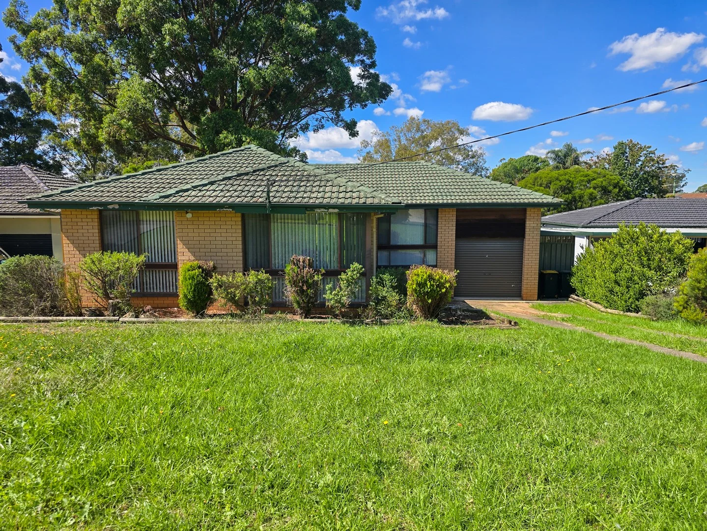 8 GIPPS STREET, Bradbury NSW 2560