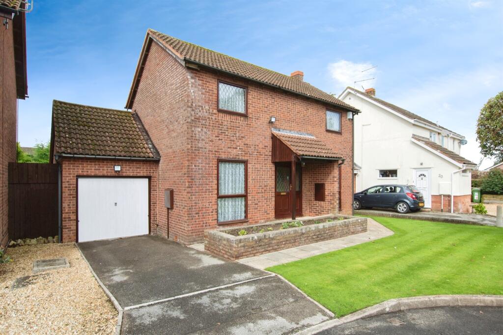 Plantagenet Crescent, Bournemouth photo 2