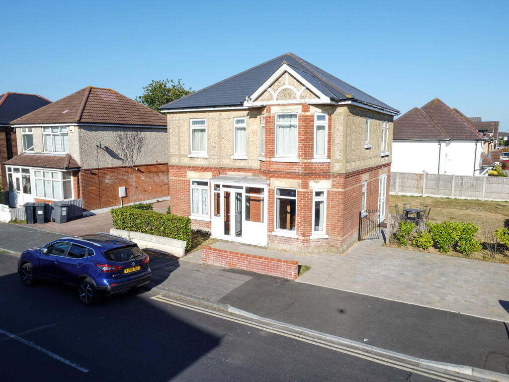 Beswick Avenue, Ensbury Park photo 3