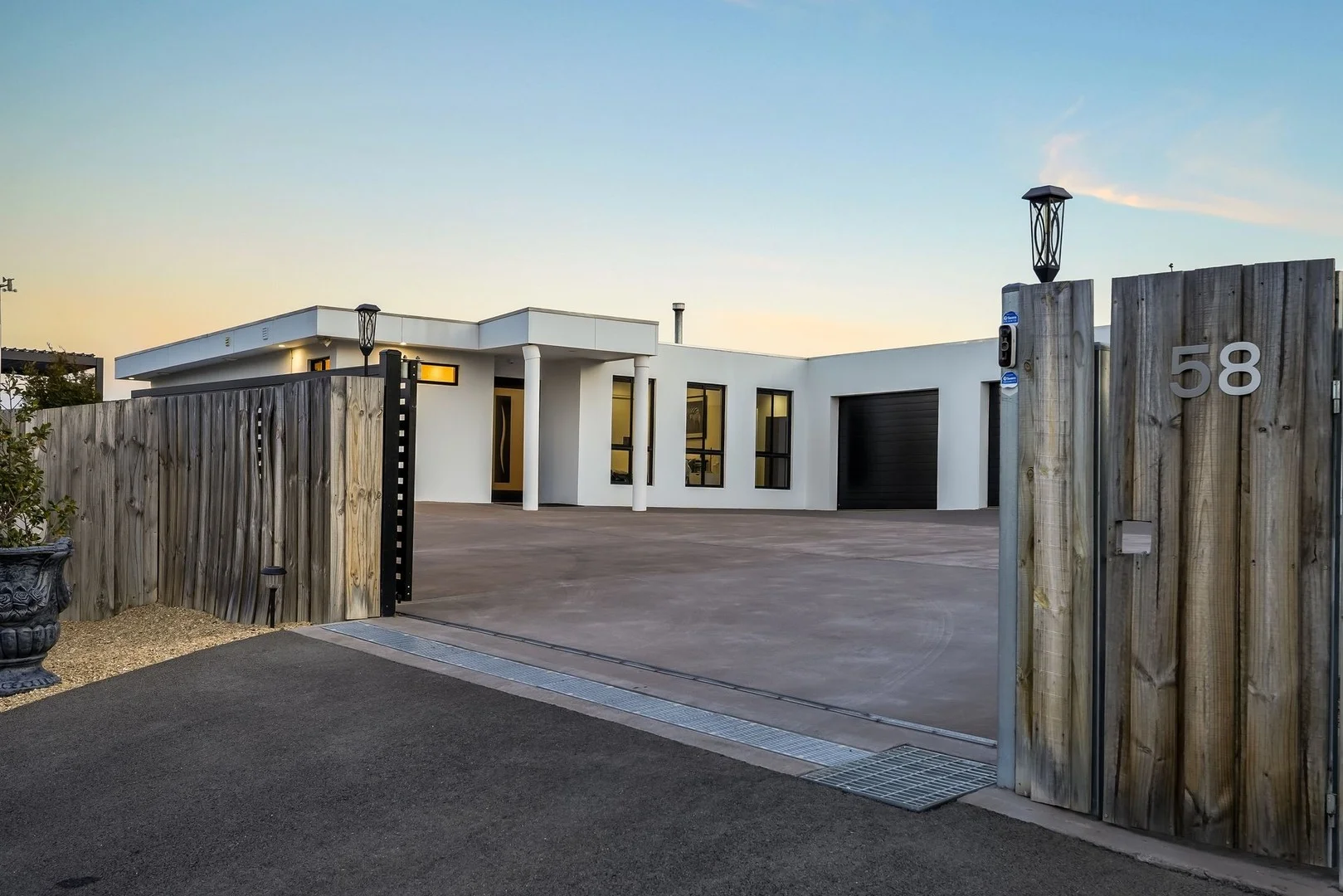 Additional image 2 of 58 Gordons Hill Road, Lindisfarne TAS 7015