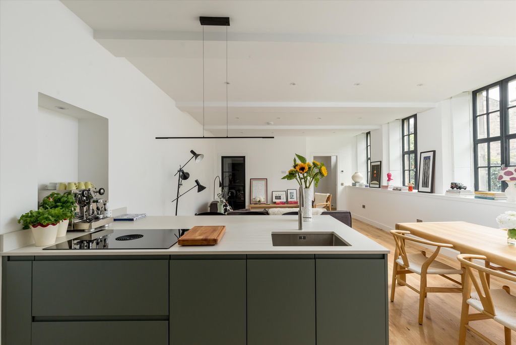 Additional image 3 of 2 bed flat for saleCircus Lane, Edinburgh EH3