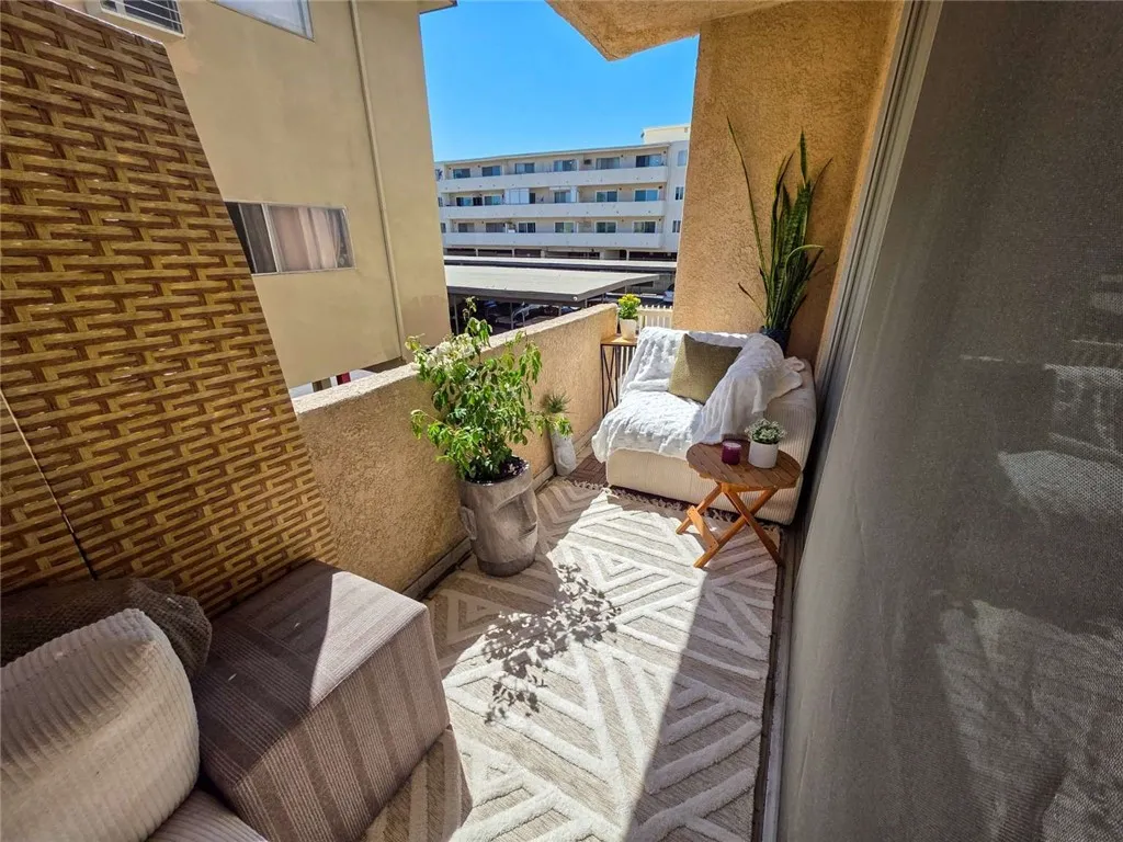 Additional image 10 of 5429 Newcastle Avenue Unit 211, Encino, CA 91316